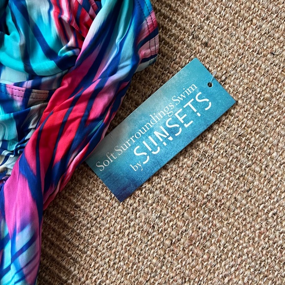 NWT Soft Surroundings SM/M Mulit 2-piece Sunsets Bathing Suit - Picture 3 of 6